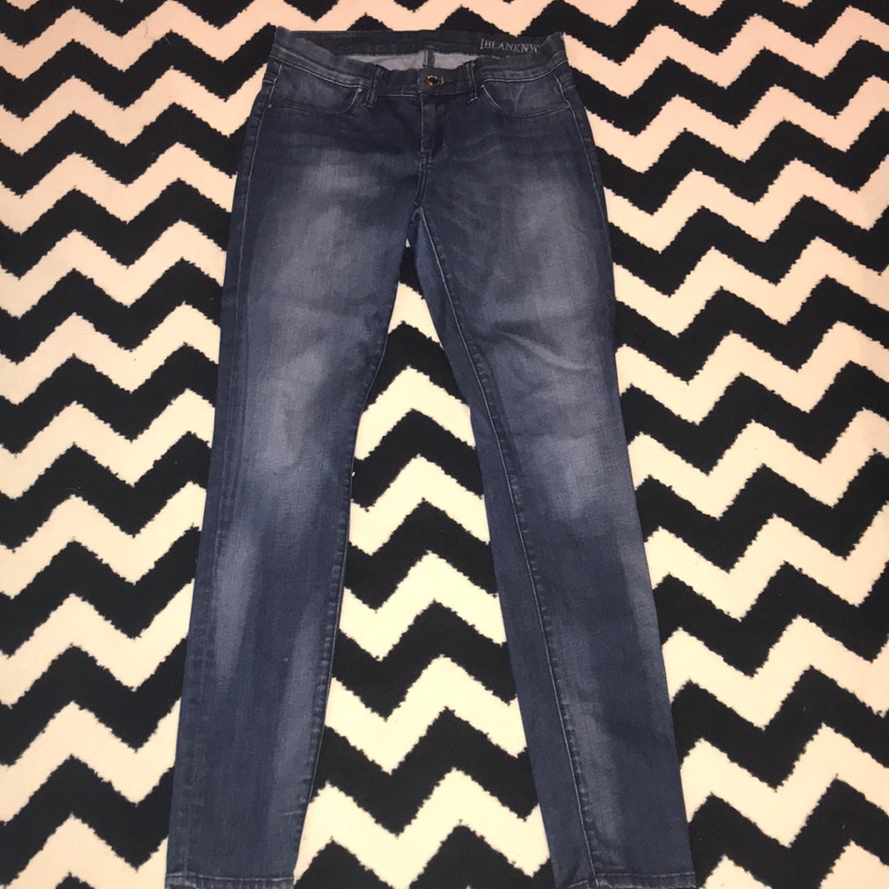 BLANK NYC NEVER WORN SIZE 27 WASHED JEANS.